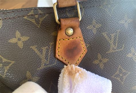 clean louis vuitton|cleaning louis vuitton bag lining.